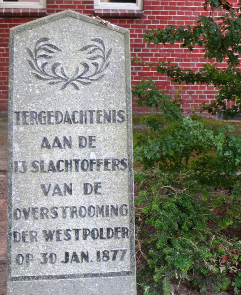 Monument te Vierhuizen, ter nagedachtenis aan de slachtoffers van de overstroming van 1877. Maar waarom niet voor de polderwerkers uit 1874?