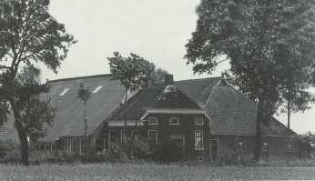 Medenweg 9, het huis waar Hendrik groot is geworden. Foto is genomen voor de brand. 