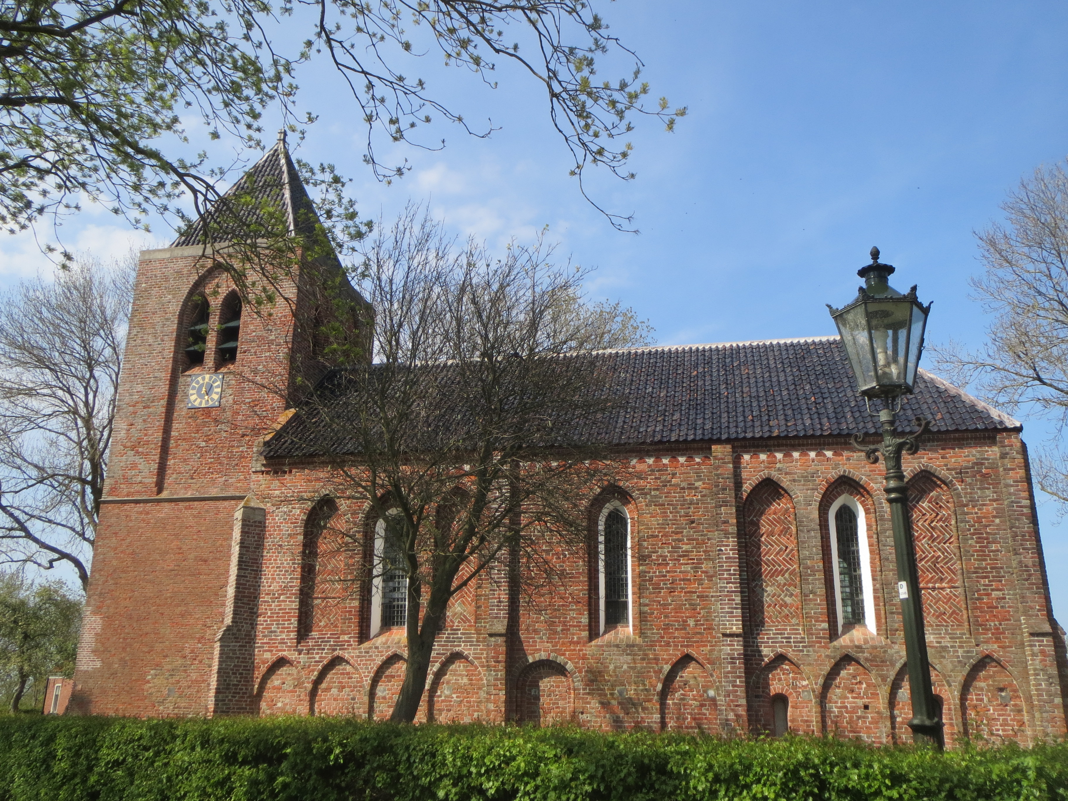 De kerk van Krewerd, gesticht door Tyadeke. Een groot gebouw voor een dorpje met een kleine 100 inwoners