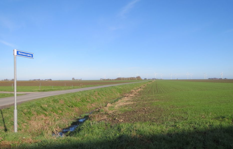 Lange, rechte paden in een supervlak landschap: dat is de Groningse polder